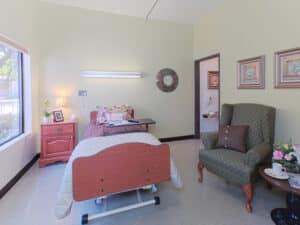 A patient's room at Auburn Oaks