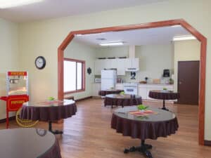 A dining room at Auburn Oaks