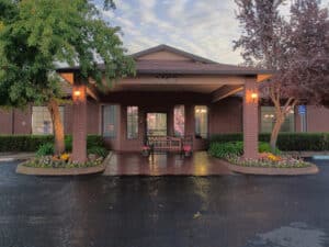 The front entrance to Auburn Oaks