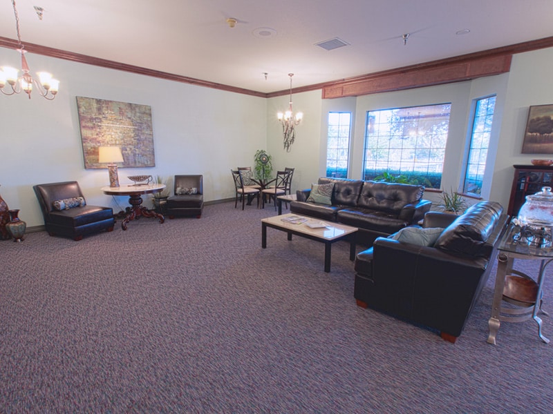 The lobby at Auburn Oaks