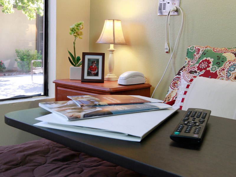 A patient's bedside at Auburn Oaks