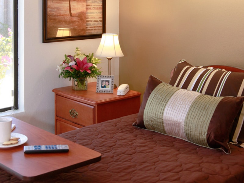 A patients bed at Auburn Oaks