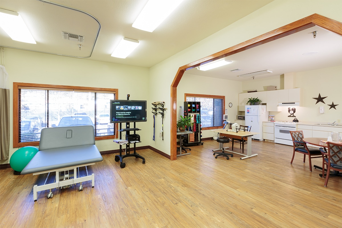 auburn oaks rehab gym with therapy equipment
